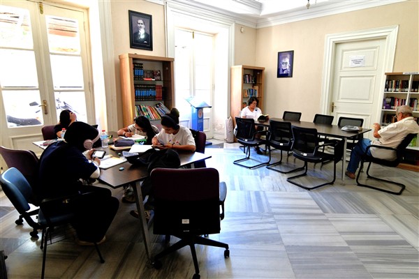 Bornova’da 8 kitaplık, 9 bin üyeye hizmet veriyor