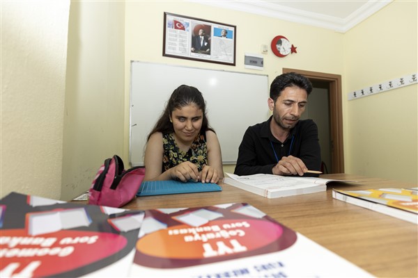 Görme engelli Nazalin, eğitim yolculuğunda Büyükşehir’in kurslarından yararlandı