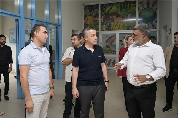 Aksoy, okullarda yapılan çalışmaları yerinde inceledi