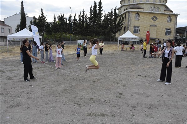 Karacabey Belediyesi’nin düzenlediği “Sokak Oyunları” etkinliği devam ediyor