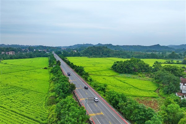 Çin’den 2027’ye kadar kırsal bölgelerde 300 bin kilometre karayolu hedefi