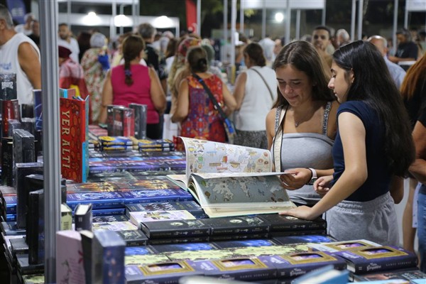7. Edremit Kitap Fuarı başladı