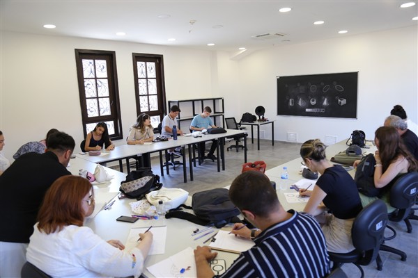 Sanat Sokağı’nda Karakalem Buluşmaları başladı