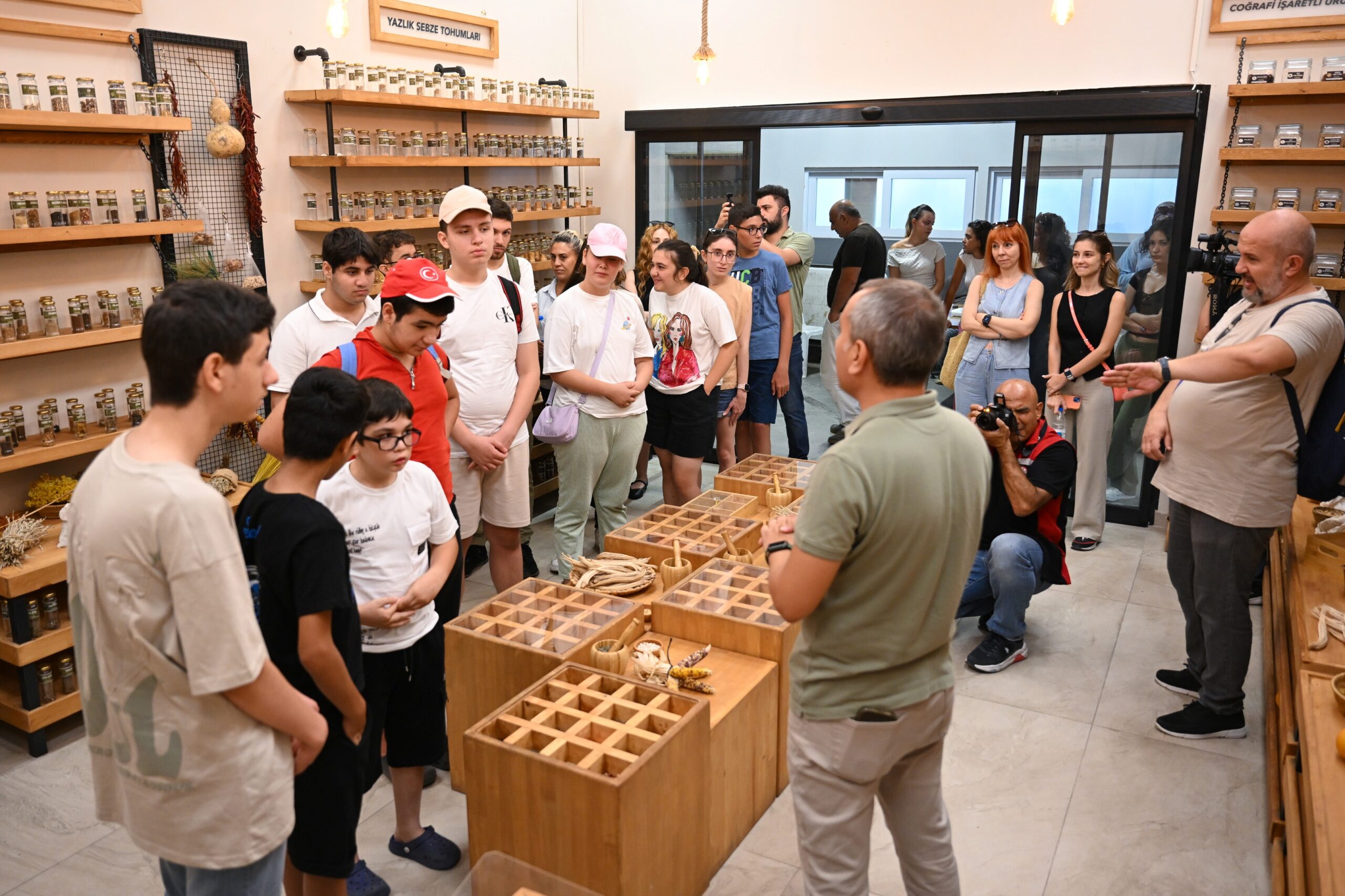 Bornova’da özel çocuklara tarım eğitimi