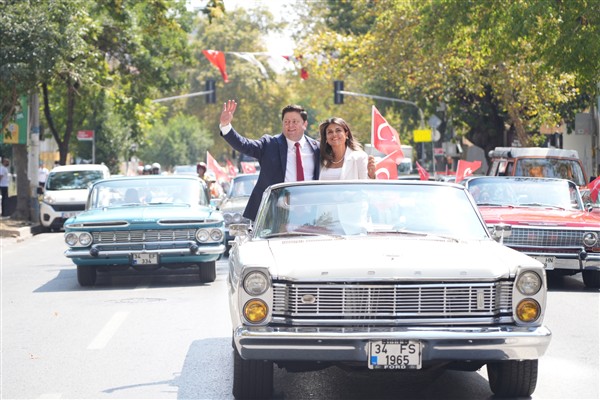 Kadıköy sokaklarında Zafer Bayramı coşkusu