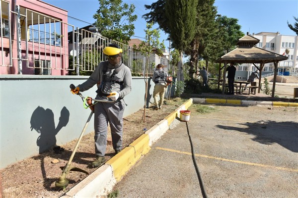 Kepez Belediyesi’nden okul bahçelerinde çevre düzenlemesi