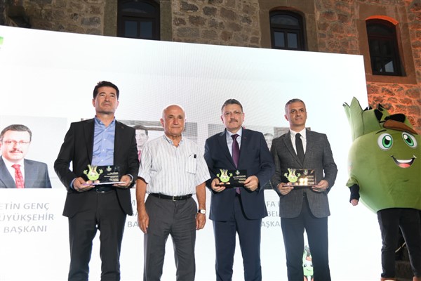 Başkan Genç’e fındıkta verim ve kaliteye katkı ödülü