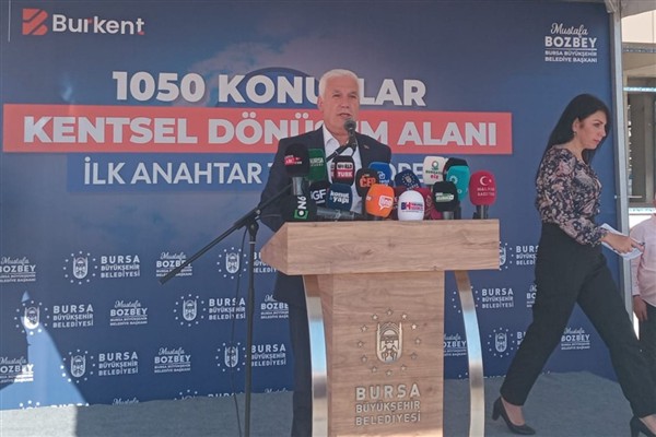 1050 Konutlar’da hak sahiplerine anahtarları teslim edildi