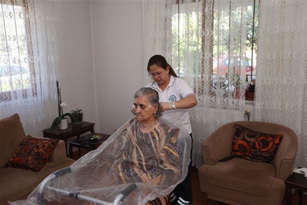 Büyükşehirden 574 mahallede evde bakım hizmeti