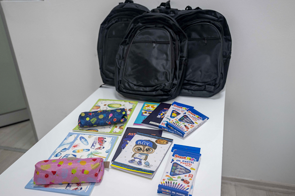 Bornova Belediyesi’nden ilkokul öğrencilerine kırtasiye desteği