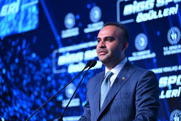 Bakan Kacır: Gençlerimiz 4 bronz madalya kazanarak bize gurur yaşattı