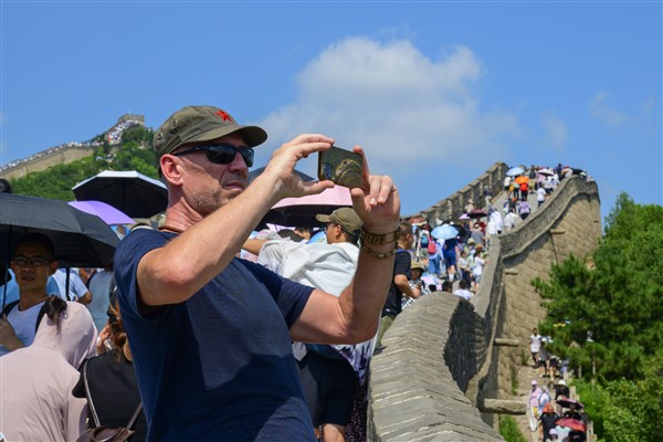 Çin’e vizesiz giriş yapan yabancı sayısı ilk yarıda yüzde 53,9 arttı