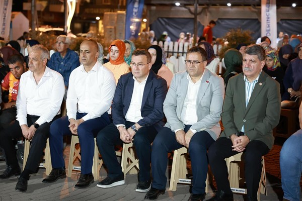 Deprem şehitleri dualarla anıldı