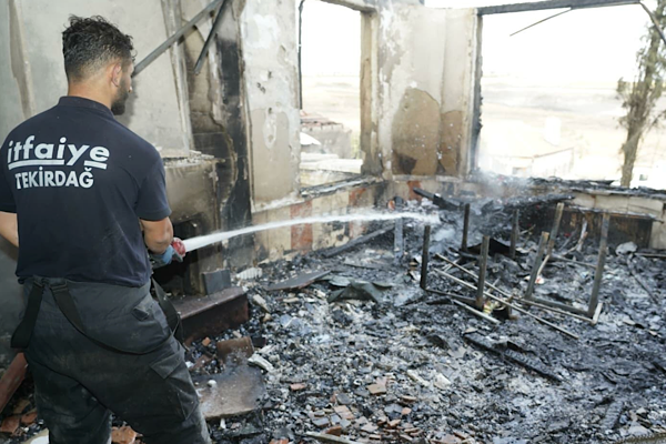 Çorlu Önerler Mahallesinde çıkan yangın söndürüldü