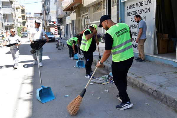 Bornova Belediyesi’nden mahallelerde temizlik çalışması