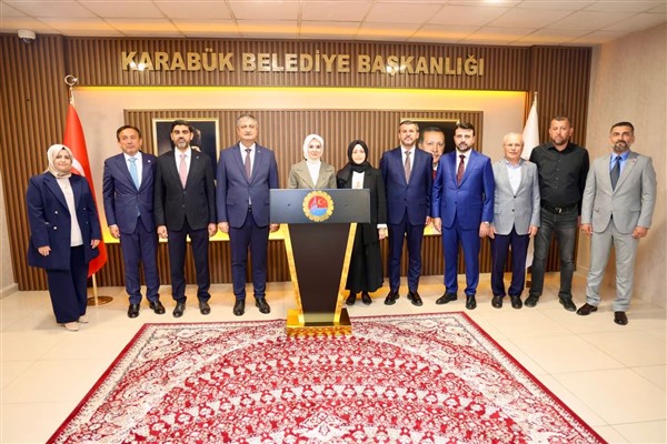 Bakan Göktaş, Karabük Belediyesi’ni ziyaret etti