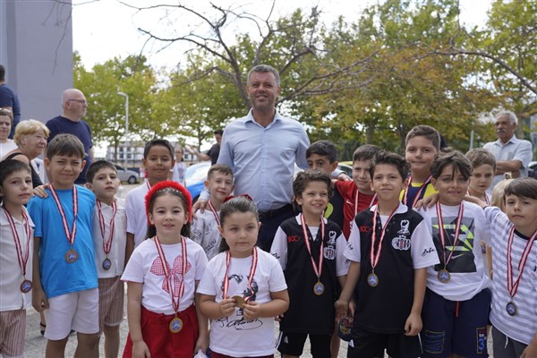 Başkan Sarıkurt, Yaz Spor Okulları kapanış törenine katıldı