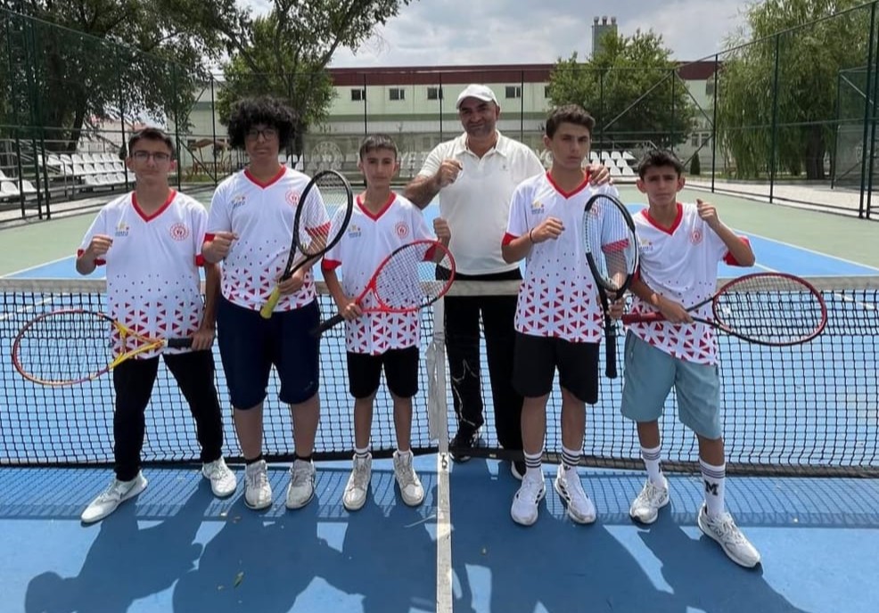 Erzurumlu tenisçiler yarı finalde