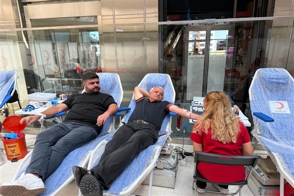 Başkan Şahin, kan bağışı yaptı