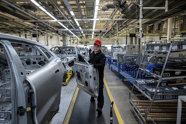 Çin’de otomobil üretim ve satışı çift haneli artıyor