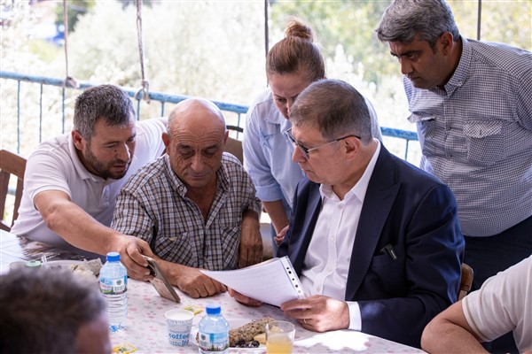 Başkan Tugay, yangında zarar gören Köseler’i ziyaret etti