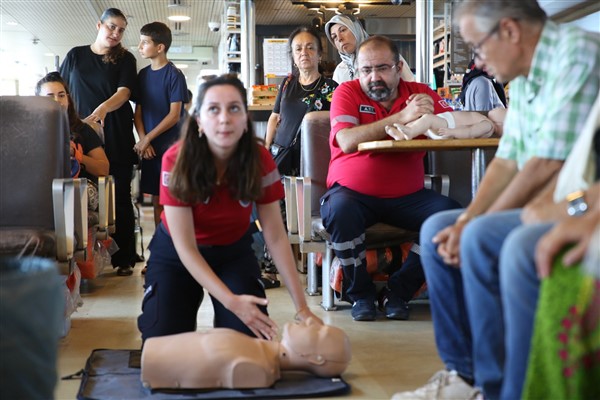 İBB’den vapur hatlarında ilk yardım eğitimi