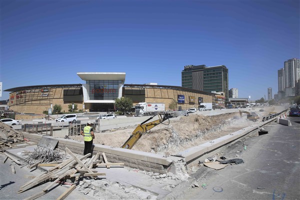 Fsm Bulvarı’nda köprü inşaatı devam ediyor