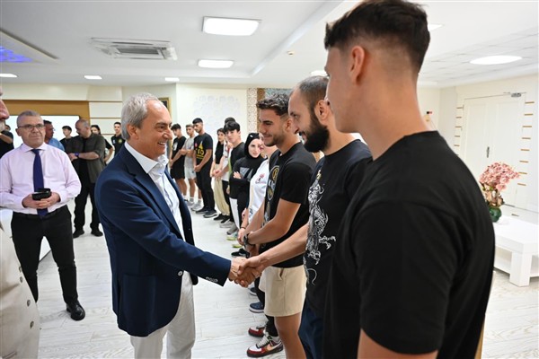 Başkan Kocagöz, Kick Boks sporcularını ağırladı