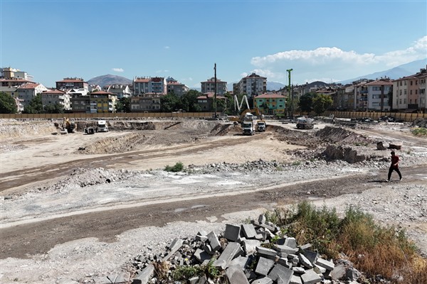 Büyükkılıç: Şehrimize güvenli ve modern alanlar kazandırıyoruz