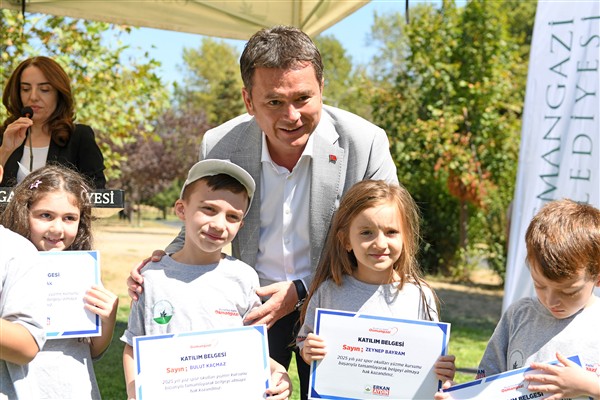 Aydın: Başarılı olabilmenin en önemli koşullarından biri spordur