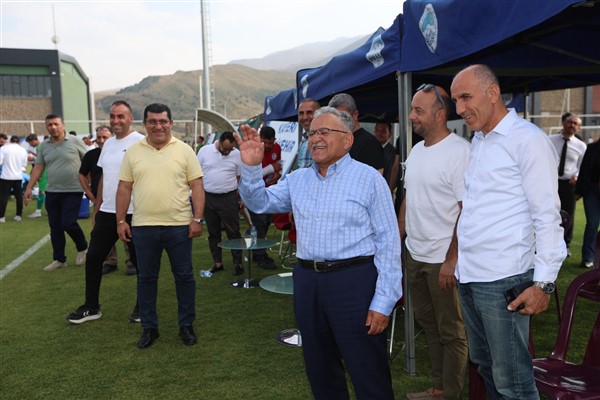 Başkan Büyükkılıç, Kayserispor-Alanyaspor hazırlık maçını izledi