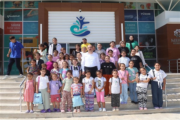 Başkan Altay, yüzme eğitimi alan öğrencilerle bir araya geldi
