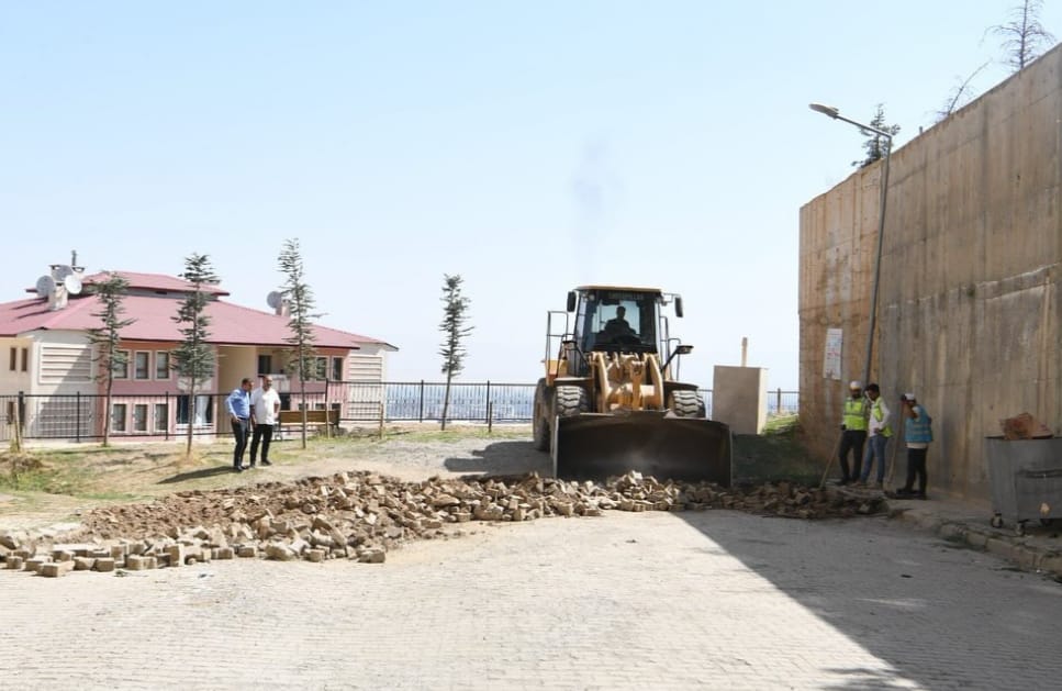 Muş Belediyesi, Kale Mahallesi TOKİ konutlarında asfalt hazırlıklarına başladı