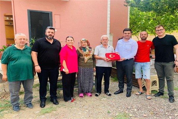 İzmit Belediyesi’nden Kandıra’daki gazi ve şehit yakını ailelerine ziyaret