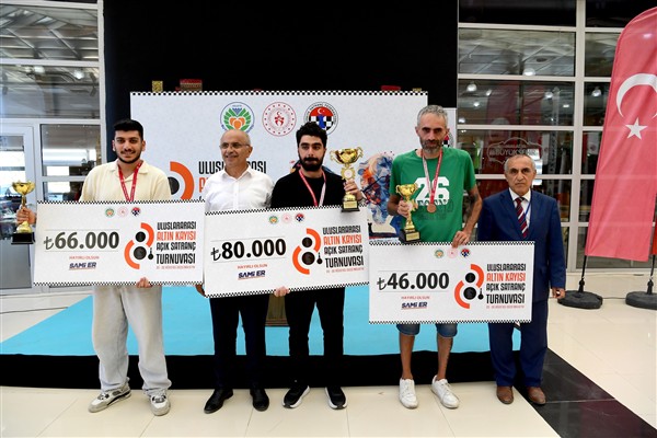 8. Uluslararası Altın Kayısı Satranç Turnuvası’nda ödüller sahiplerini buldu