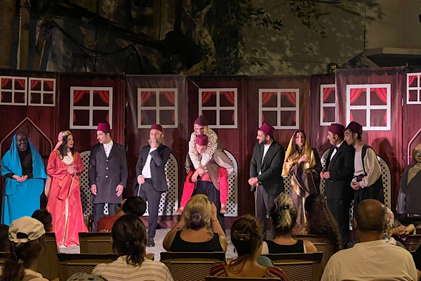 İnegöl Belediyesi Şehir Tiyatrosu Urla’da sahne aldı