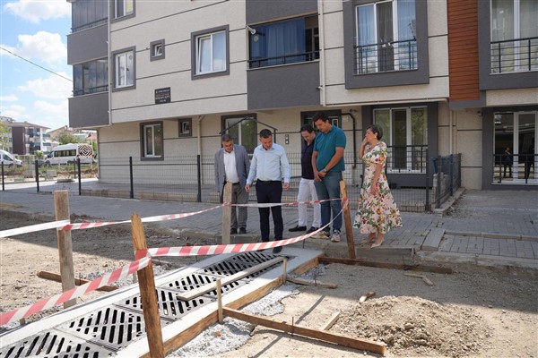 Başkan Sarıkurt, mahallelerdeki çalışmaları inceledi