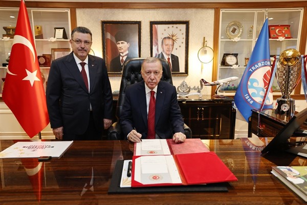 Başkan Genç, AK Parti’nin kuruluşunun 24. yılını kutladı