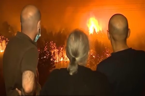 Portekiz’de binlerce itfaiyeci üç büyük yangınla mücadele ediyor