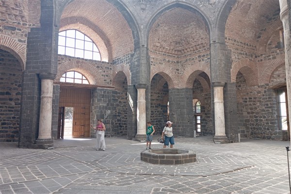 Saint Georges Kilisesi restorasyonun ardından ziyarete açıldı