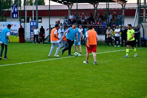 Erzurum’da özel bireylerle dostluk maçı düzenlendi