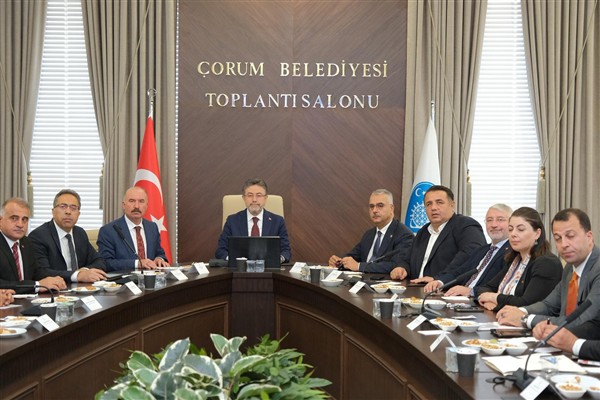 Bakan Yumaklı’dan Çorum Belediyesi’ne ziyaret