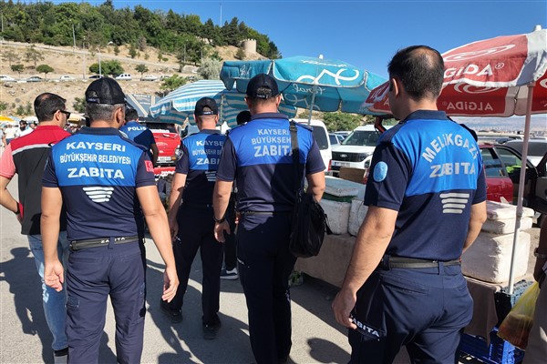 Kayseri Büyükşehir Zabıtasından bit pazarında denetim