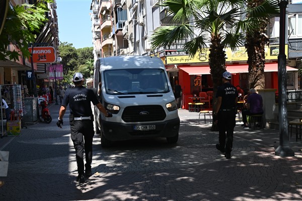 Manisa Büyükşehir’den kaldırımlar ve Sevgi yollarında denetim