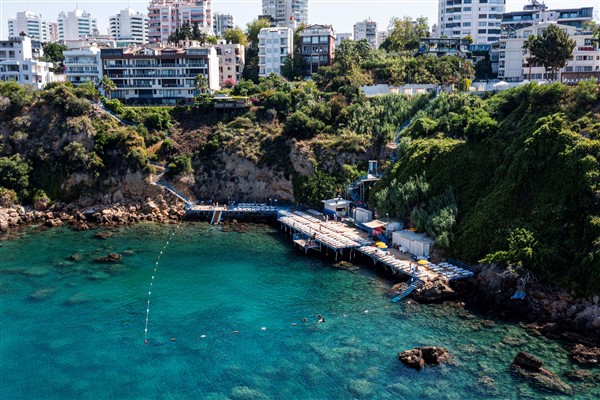 Muratpaşa’nın plajları 200 bini aşkın kişiyi misafir etti