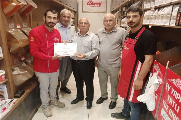 Eğitimlere katılan Şanlıurfalı esnaflara katılım belgesi verildi