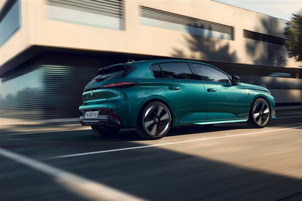 PEUGEOT, yeni 308 ve 308 SW modellerini dünyaya tanıttı