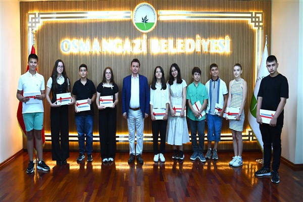 Başkan Aydın, başarılı öğrencileri ödüllendirdi