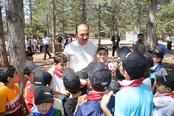 Başkan Altay, Kent Ormanı’ndaki oyun kampını ziyaret etti