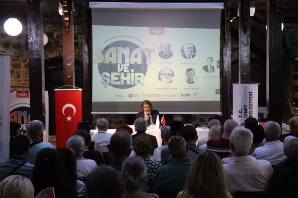 İzmit’te sanatın kent dokusundaki yeri konuşuldu